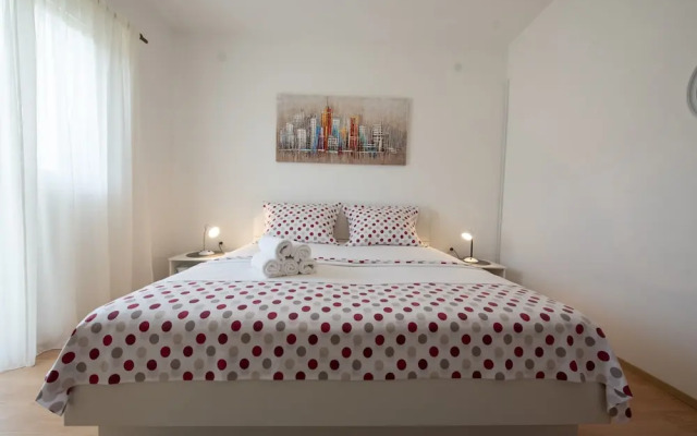 Spacious Apartment w. Balcony, big Garden & Grill