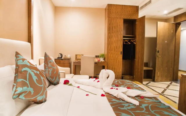 Chengdu Cloud Retreat Hotel(Dufu Thatched Cottage & Qingyang Palace Subway Station)