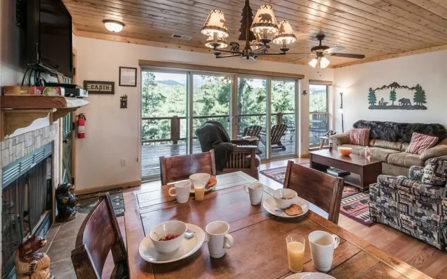 Aurora Montealis - Two Bedroom Cabin