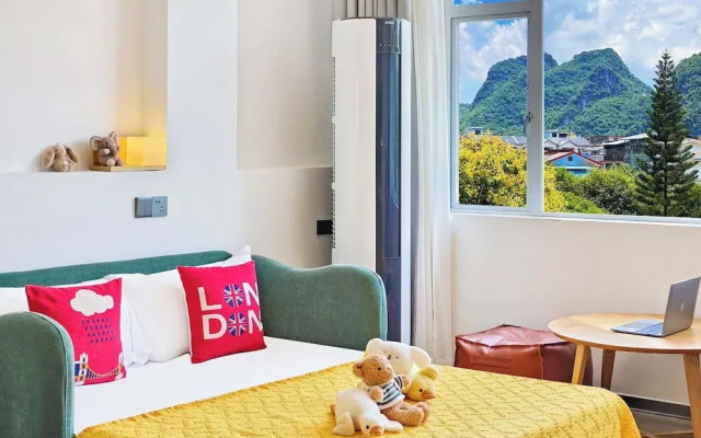 Yangshuo Singingriver climbers house