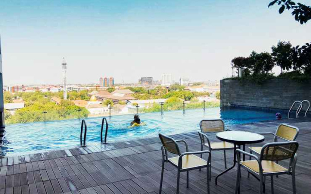Elegant Studio Room Apartment at Tamansari Papilio By Travelio