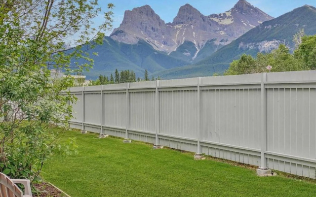 The Norquay, Pet-Friendly 2 Bed with Mtn View