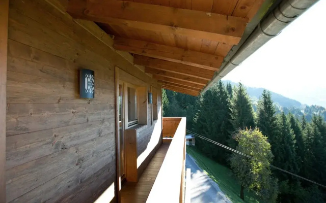 Gorgeous Chalet with Hot Tub in Tyrol