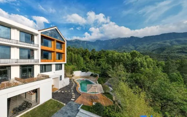 Wugong Mountain falls in love with Huaxi