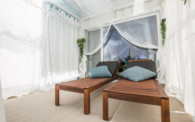 Parotia waterhouse hotel