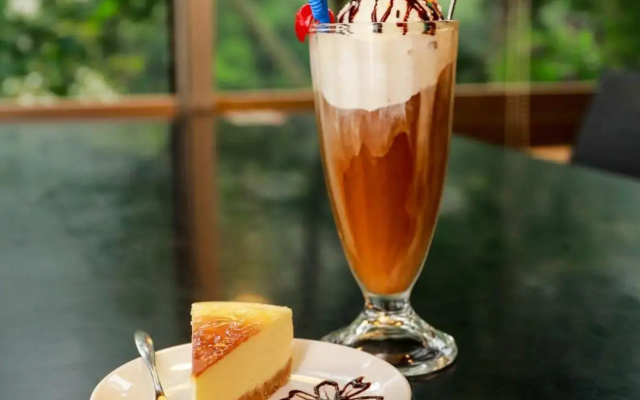 Wan Lake Coffee Villa