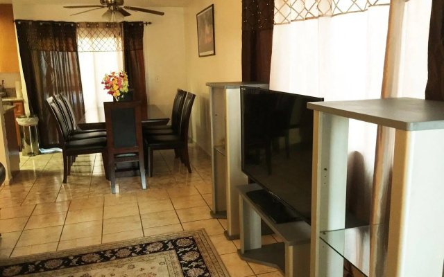 Fully Furnished Apartment in Glendale