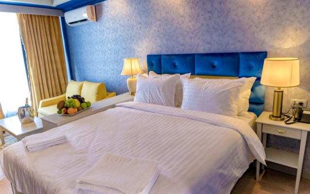 Phoenicia Blue View