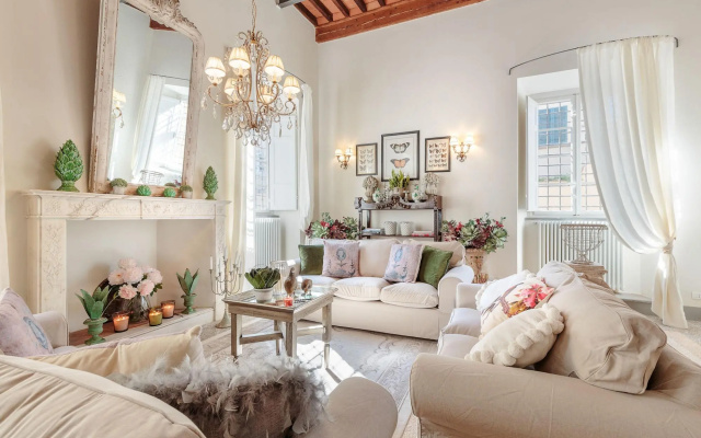 Casa Poggi in Lucca with 5 bedrooms and 3 bathrooms