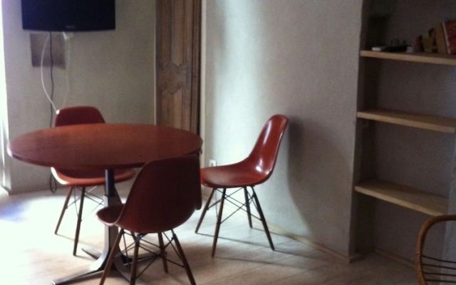 CAN ARTISTS Studio