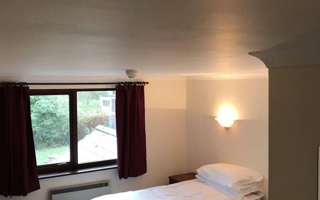 Trewern Arms Hotel