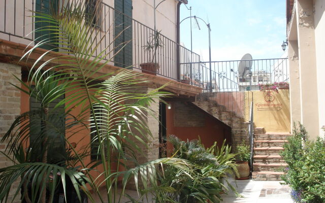Отель Guest House Il Giardino Segreto вид на фасад