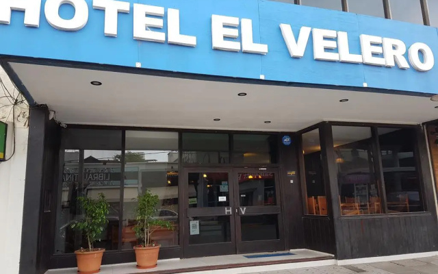 El Velero Hotel