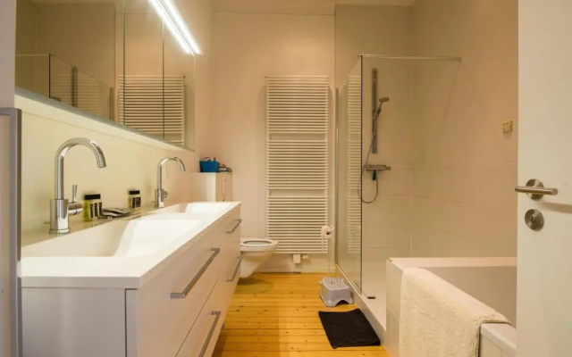 Spacious Belle Epoque House with Free Parking