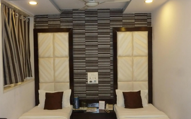Hotel Satellite