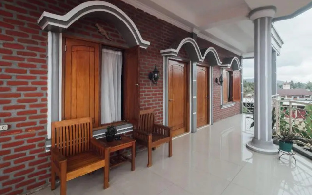 OYO 1300 Crecia Guest House
