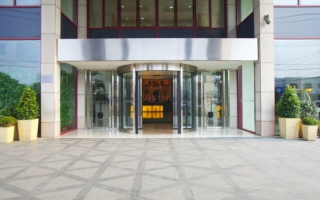 Отель Holiday Inn Suzhou Youlian вид на фасад