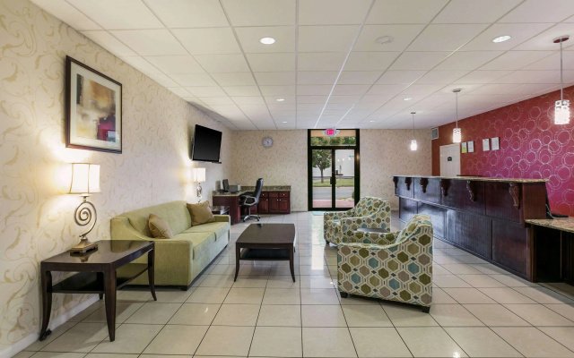 Quality Inn & Suites near Lake Eufaula