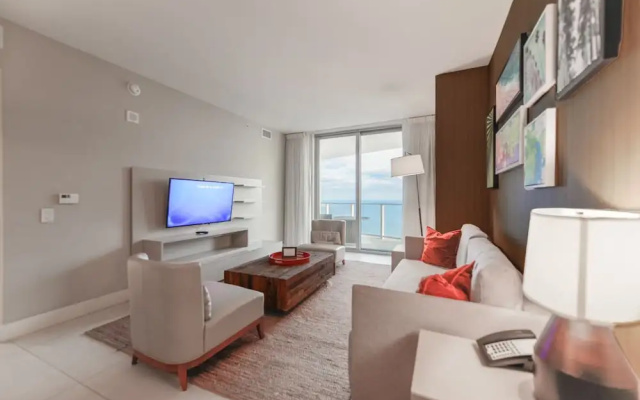 Luxury Condo wOcean Views close to Beach