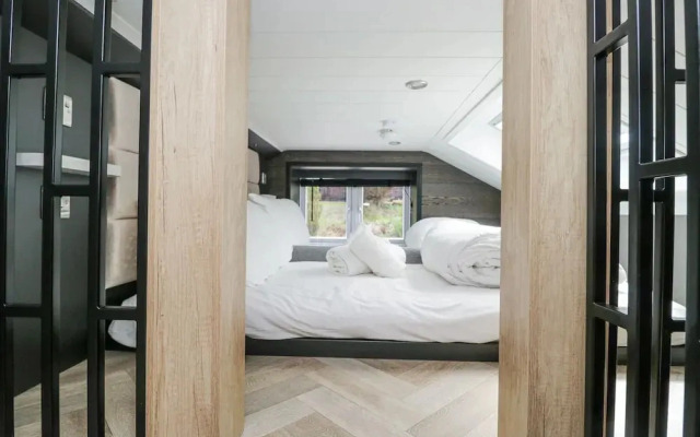 Sail Luxury Family Pod