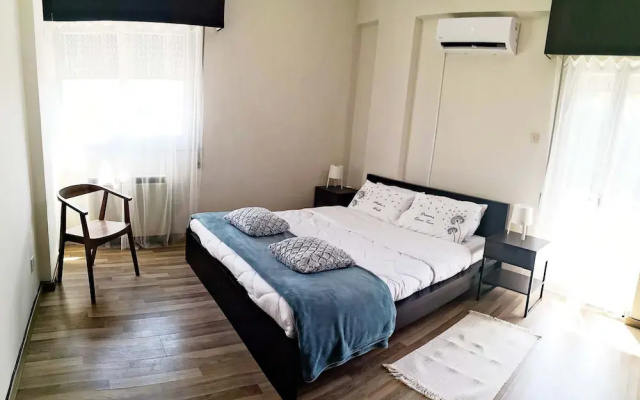 The Bridge-House Apartment