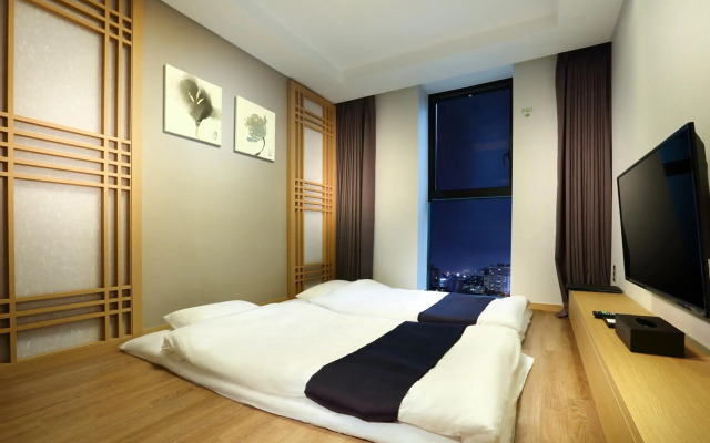 Hotel The One