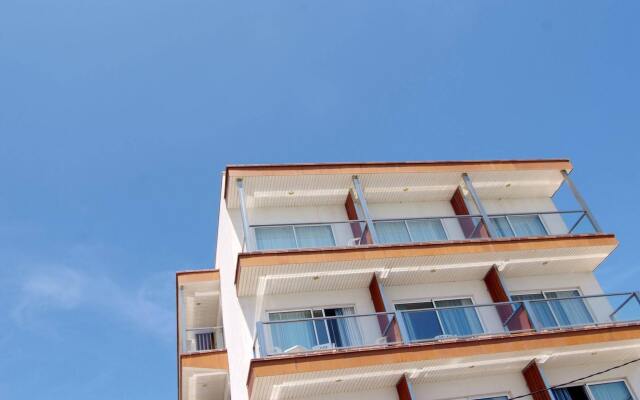 Hotel Clumba вид на фасад