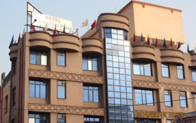 Hotel Maharani Plaza вид на фасад