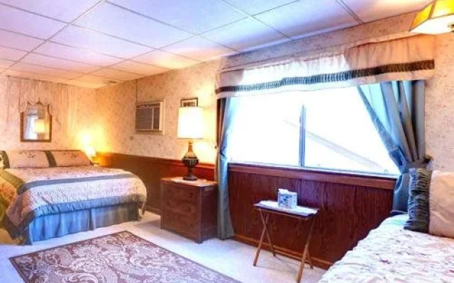 Mariposa Hotel Inn