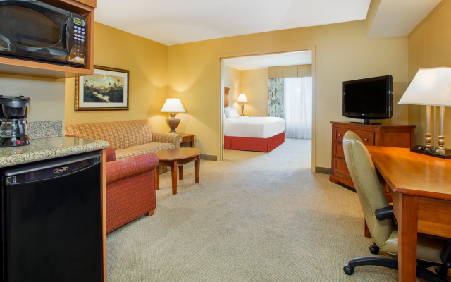 Holiday Inn Express & Suites Bloomington by IHG