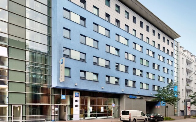 Отель Ibis Budget Hamburg St. Pauli Messe Германия, Гамбург - отзывы, цены и фото номеров - забронировать отель Ibis Budget Hamburg St. Pauli Messe онлайн вид на фасад