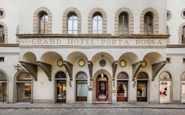 Отель NH Collection Firenze Porta Rossa вид на фасад