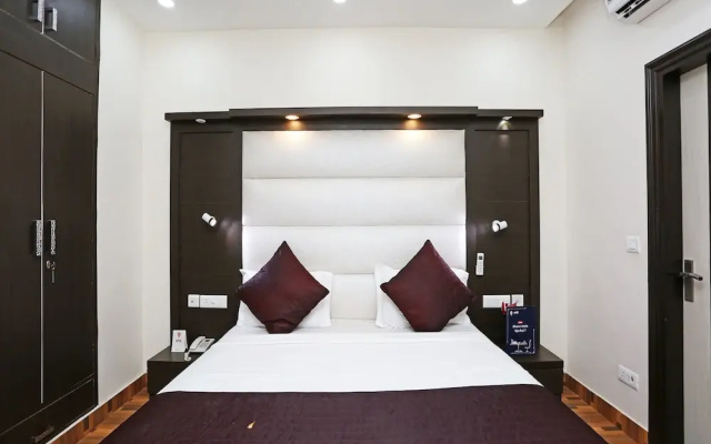 OYO 14389 Diplomat Suites