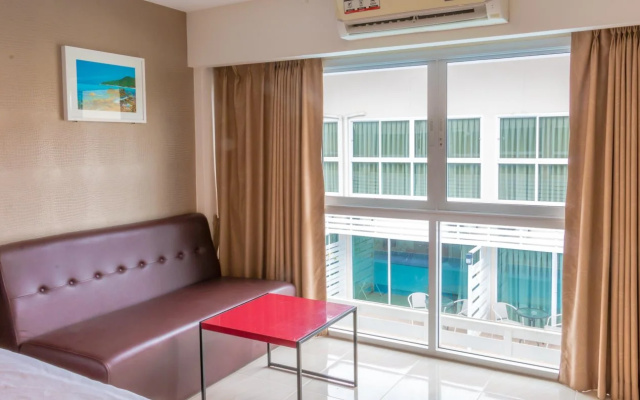 Villa Pool Lay Resort Pattaya