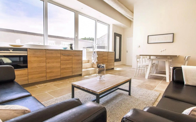 Charming Apartment in Villesèque-des-Corbières with Jacuzzi