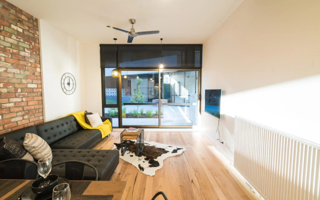 Mega Style Apartments West Melbourne Townhouse