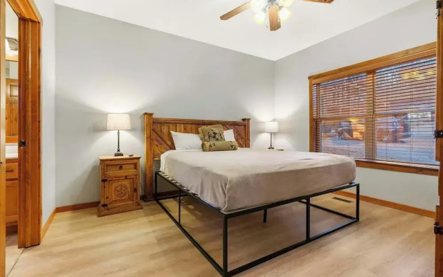 Kemper's Cabin in the Ozarks - Onsite Amenities