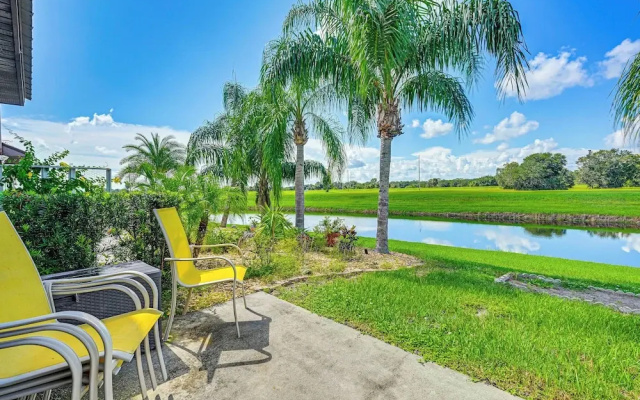 Sunny Canal-view Villa w/ Lanai in Sebring!