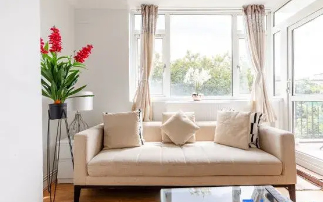 Bright 3-Bedroom Flat Parking 4Ktv & Balcony