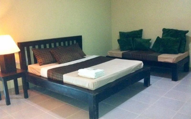 Monti's Place Dine & Bed