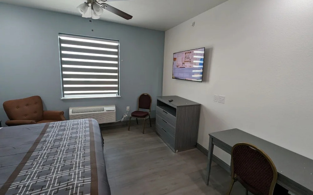 Texas Bungalows Hotel & Hotel Que at  i35 Austin Pflugerville