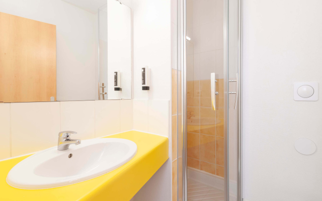 B&B HOTEL Pau Lescar