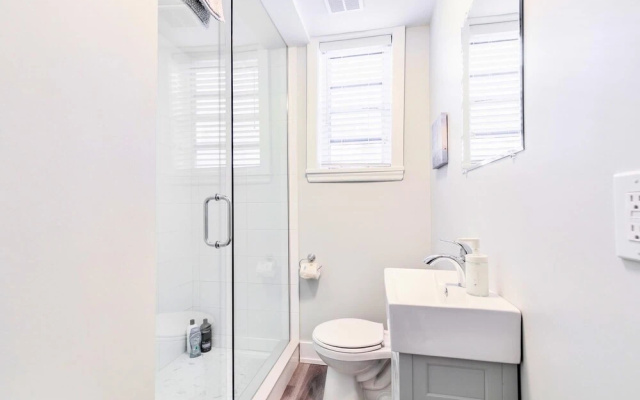 1BR Apt - w King Bed and Netflix- Close to DT