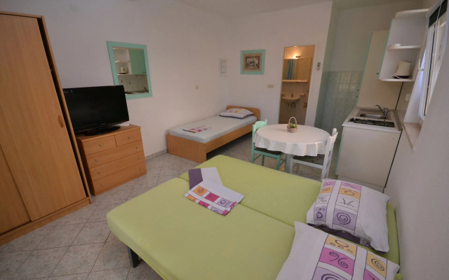 Studio apartment Suzane - terrace and sea view SA-Iris Postira, Island Brac