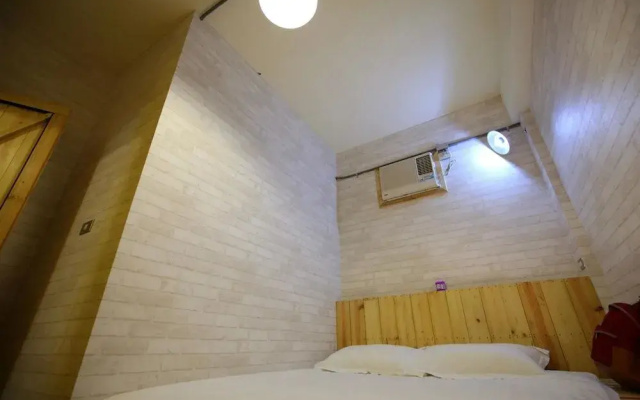 Hive Backpackers