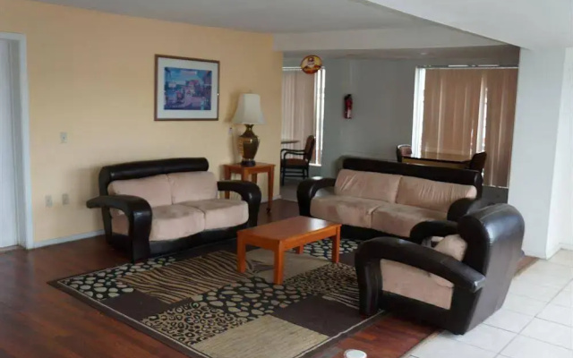 Super Inn & Suites