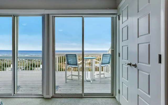 Spacious Beachfront 3BR in Amelia Island Sandpiper Loop