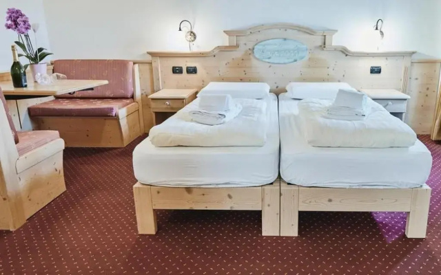 Hotel 2000