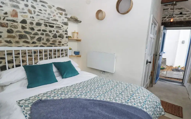 Dyffryn Cottage
