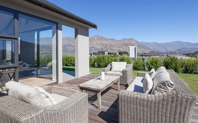 Infinity Drive - Sleeps 8 - Spa Pool - Lake Views